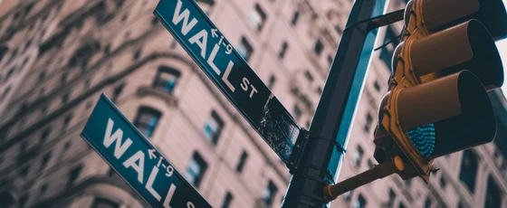 Czy Wall Street wpływa na kryptowaluty? 